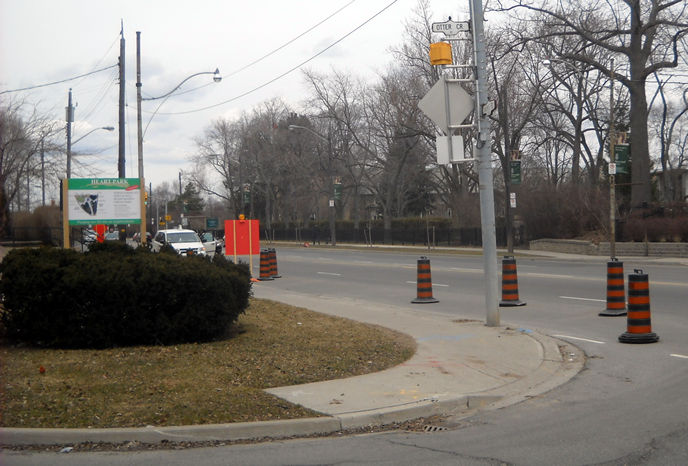 Otter Crescent at Avenue Road, 2011